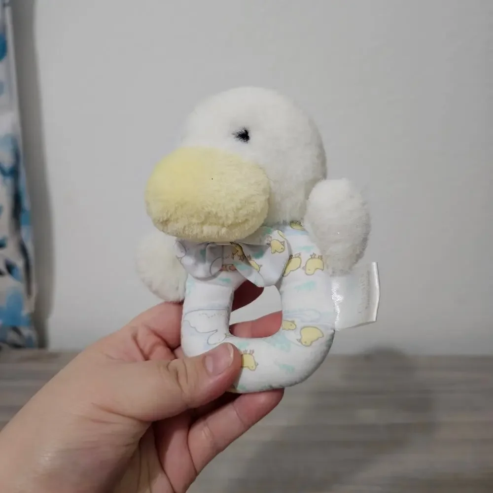 Carter's Classic Duck Pastel Hand Rattle Ring Circle Vintage White Yellow